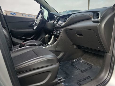 Used 2020 Chevrolet Trax LT w/ LT Convenience Package FWD image 22