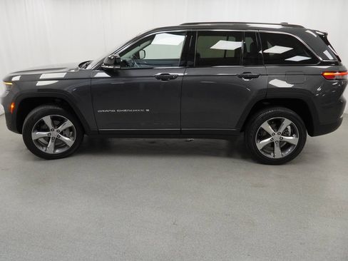 Certified 2022 Jeep Grand Cherokee Limited w/ Luxury Tech Group II image 15