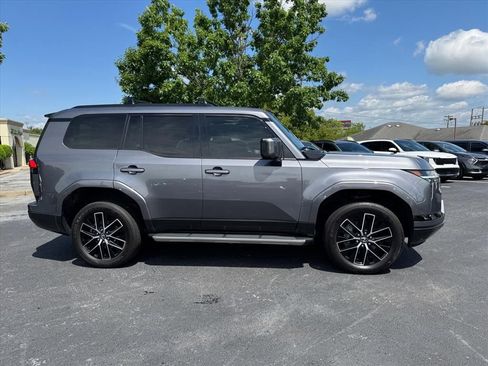 Used 2024 Lexus GX 550 w/ Accessory Package (2T) AWD/4WD image 2
