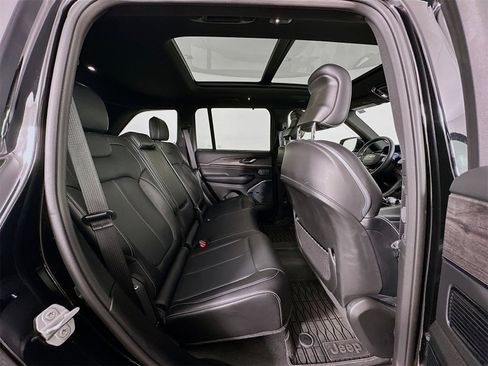 Used 2022 Jeep Grand Cherokee Overland w/ Luxury Tech Group IV image 29