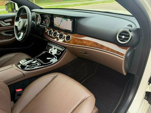 Used 2018 Mercedes-Benz E 300 4MATIC image 27