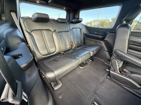 Certified 2025 Jeep Wagoneer Series III w/ Premium Group I image 13