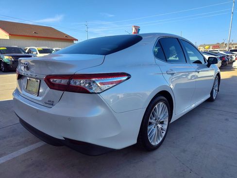 Used 2018 Toyota Camry XLE image 4