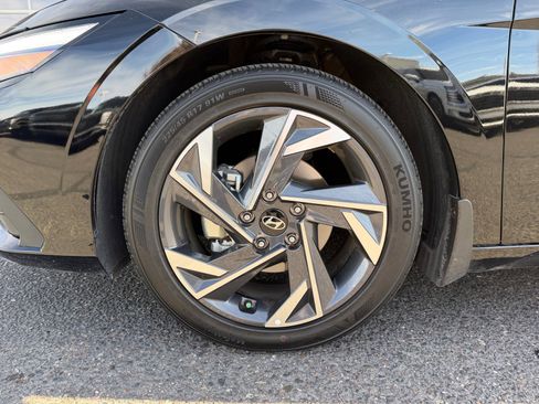 Certified 2025 Hyundai Elantra Sport image 26