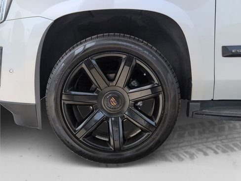 Used 2017 Cadillac Escalade Luxury image 29