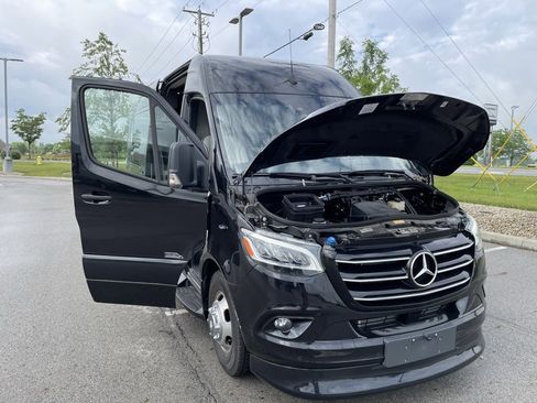 Used 2024 Mercedes-Benz Sprinter 3500 image 10
