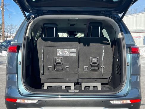 Used 2024 Kia Carnival EX image 16