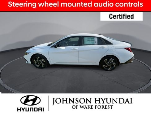 Used 2025 Hyundai Elantra SEL image 5