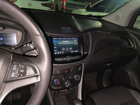 Used 2022 Chevrolet Trax LT w/ Sport Edition image 27