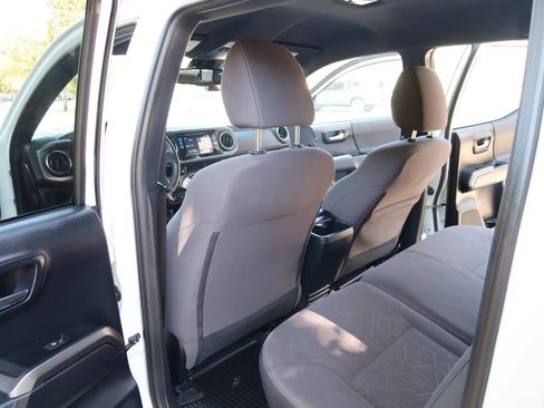 Used 2018 Toyota Tacoma TRD Sport w/ Technology Package AWD/4WD image 15