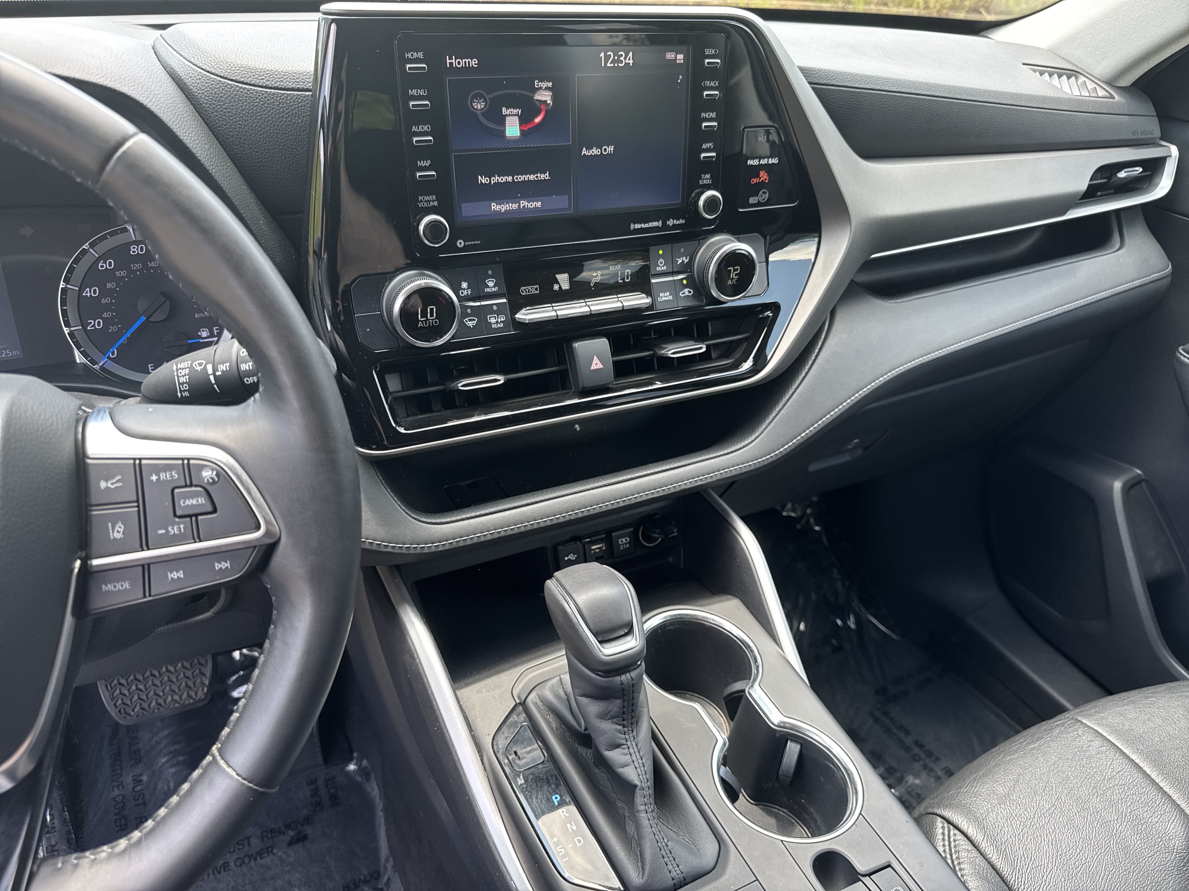 Used 2020 Toyota Highlander LE FWD image 30