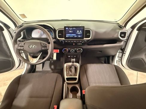 Used 2023 Hyundai Venue SE FWD image 19