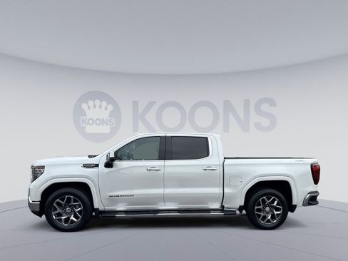 Used 2022 GMC Sierra 1500 SLT w/ SLT Convenience Package AWD/4WD image 2