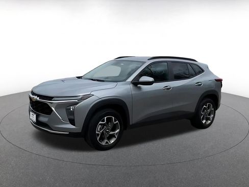 Used 2025 Chevrolet Trax LT image 8