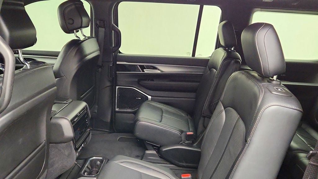 Used 2023 Jeep Wagoneer Series II AWD/4WD image 20