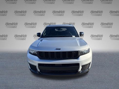 New 2025 Jeep Grand Cherokee L Altitude image 3