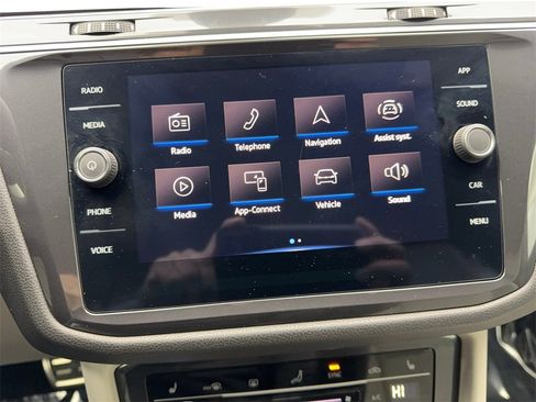 Used 2024 Volkswagen Tiguan SE R-Line image 66