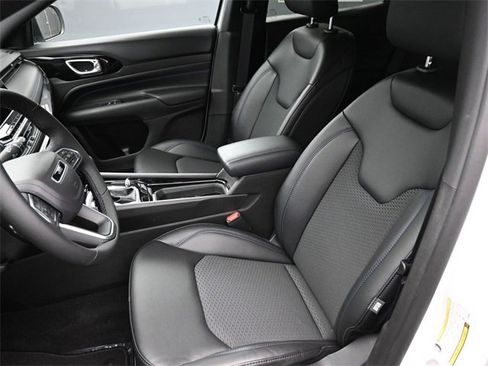 New 2026 Jeep Compass Latitude image 13