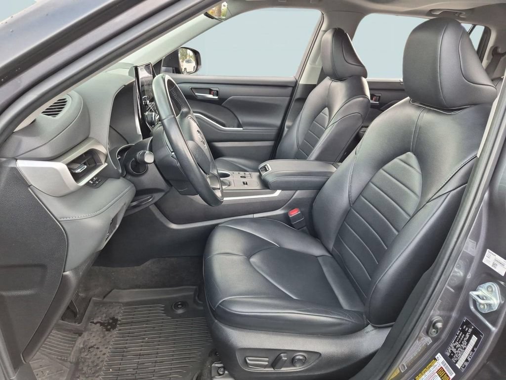 Used 2023 Toyota Highlander XLE FWD image 20