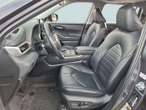 Used 2023 Toyota Highlander XLE FWD image 20
