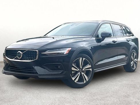 Certified 2025 Volvo V60 B5 Cross Country Plus AWD/4WD image 15