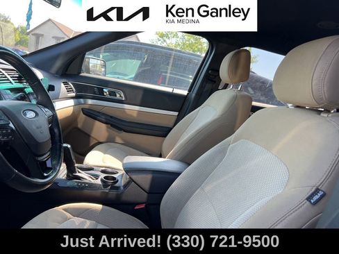 Used 2017 Ford Explorer XLT FWD image 11