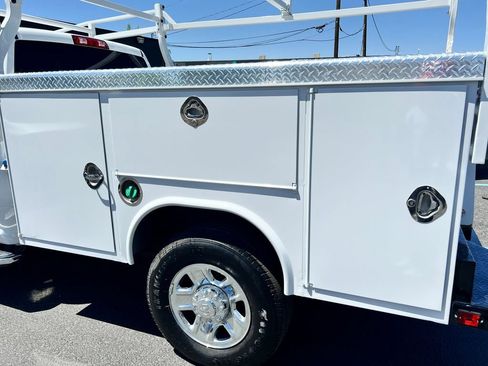 Used 2024 RAM 3500 Tradesman w/ Chrome Appearance Group AWD/4WD image 22