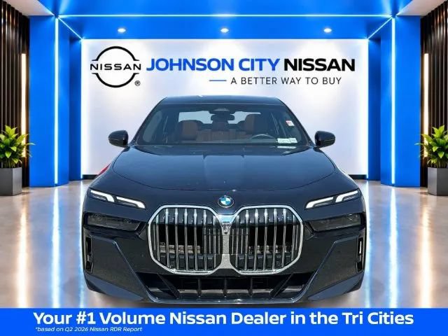 Used 2025 BMW 740i xDrive w/ Premium Package AWD/4WD image 9
