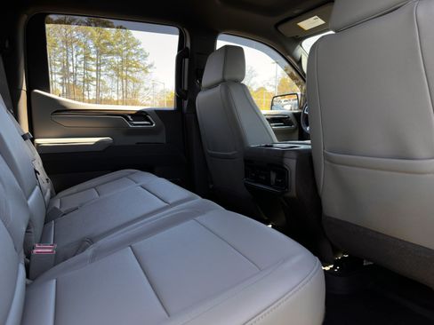 Used 2025 Chevrolet Silverado 1500 LT Trail Boss w/ Convenience Package II AWD/4WD image 29