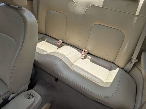 Used 2005 Volkswagen Beetle GL FWD image 9
