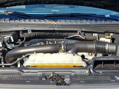 Certified 2024 Ford Expedition Platinum image 28