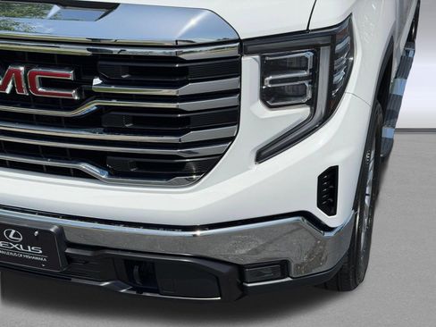 Used 2023 GMC Sierra 1500 SLT w/ SLT Premium Package AWD/4WD image 12