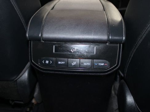 Used 2022 Toyota Highlander XLE image 35