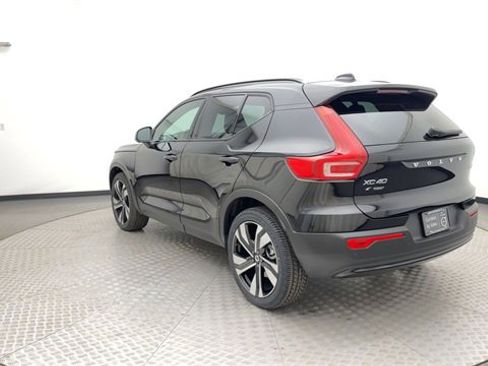 Certified 2024 Volvo XC40 B5 Plus w/ Protection Package Premier image 4