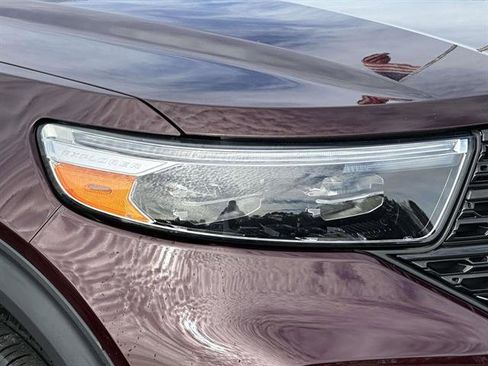 Used 2022 Ford Explorer XLT w/ Equipment Group 202A image 8