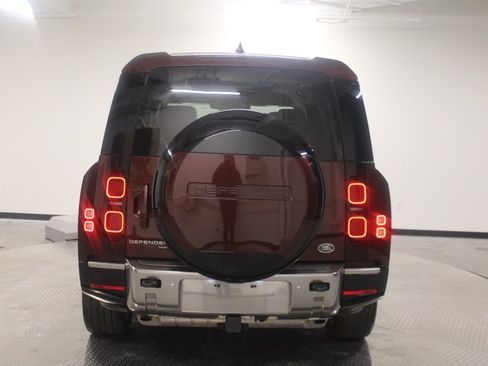 Used 2023 Land Rover Defender 130 SE image 6
