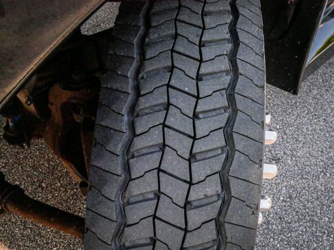 Used 2014 Ford F550 2WD Regular Cab Super Duty image 12