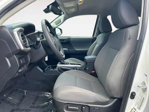 Used 2022 Toyota Tacoma SR5 RWD image 6