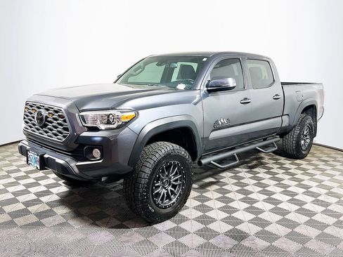 Certified 2022 Toyota Tacoma TRD Off-Road AWD/4WD image 4