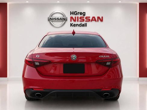 Used 2017 Alfa Romeo Giulia Ti w/ TI 19" Sport Package RWD image 6