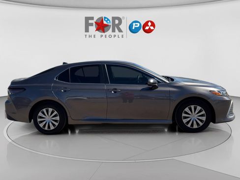 Used 2023 Toyota Camry LE image 6