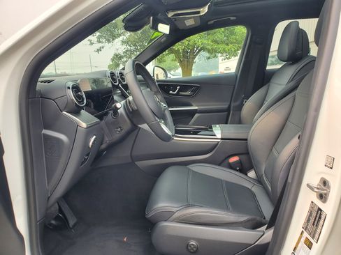 Used 2025 Mercedes-Benz GLC 300 image 9
