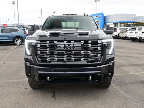 Used 2025 GMC Sierra 2500 Denali Ultimate image 3