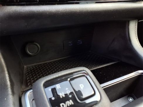 Used 2024 Nissan Pathfinder SV image 16