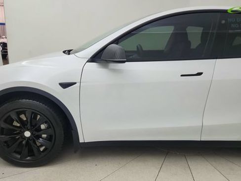 Used 2022 Tesla Model Y Long Range AWD/4WD image 10