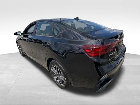 Used 2023 Kia Forte LXS w/ LXS Technology Package FWD image 6