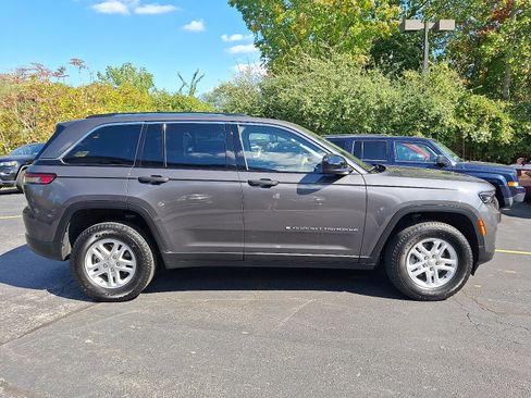 Certified 2022 Jeep Grand Cherokee Laredo w/ Luxury Tech Group I image 8