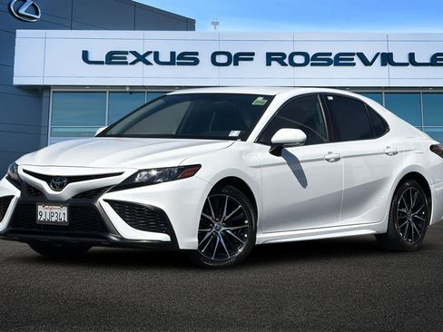 Used 2024 Toyota Camry SE FWD image 1