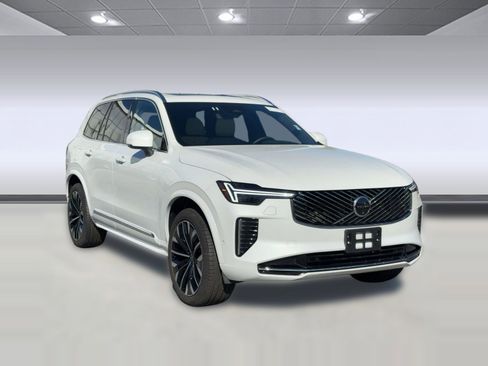 Certified 2025 Volvo XC90 B5 Plus image 7