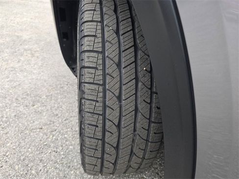 Used 2025 Volkswagen Atlas SE image 29